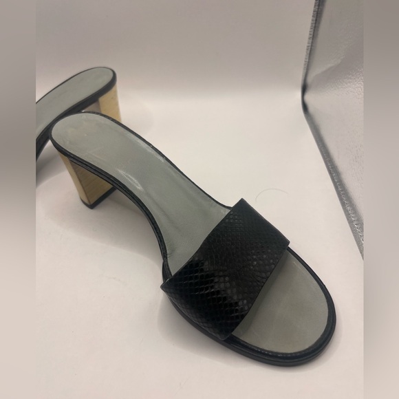Gucci womens reptile slip on sandals. Size 6B black snakeskin w/ block heel. - Picture 2 of 10